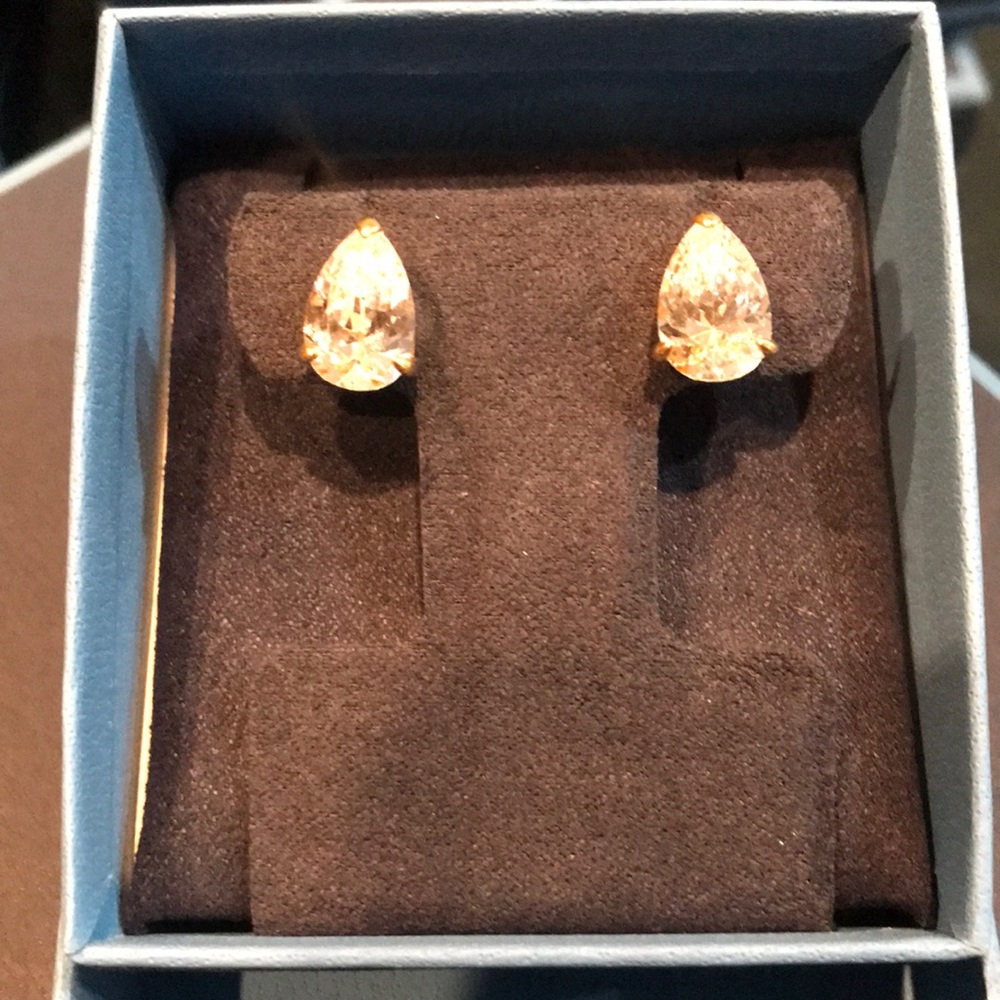 18k gold plated pear shaped studs! Fashion Jewelry! New in box!